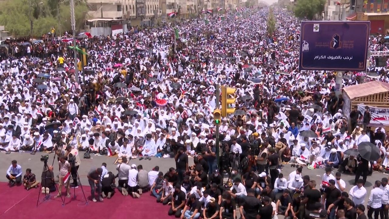 خطبه صدر در نماز جمعه بغداد از توانایی او برای تغییر اوضاع عراق در هر لحظه حکایت دارد