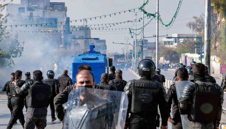 بازداشت  فعالان سیاسی در تظاهرات اقلیم کردستان،  سرکوبگر بودن احزاب  حاکم  را  اثبات کرد