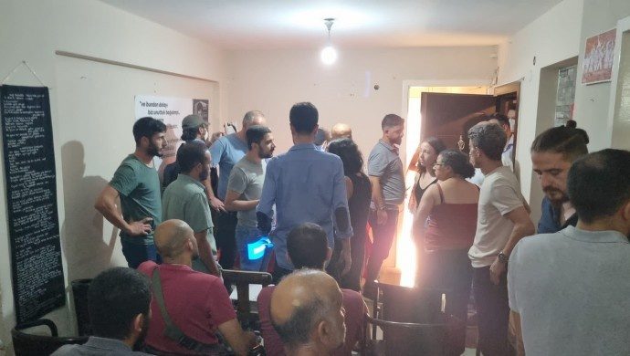 بازداشت 21 فعال سیاسی به اتهام شرکت در مراسم یادبود یکی از جان باختگان کُرد