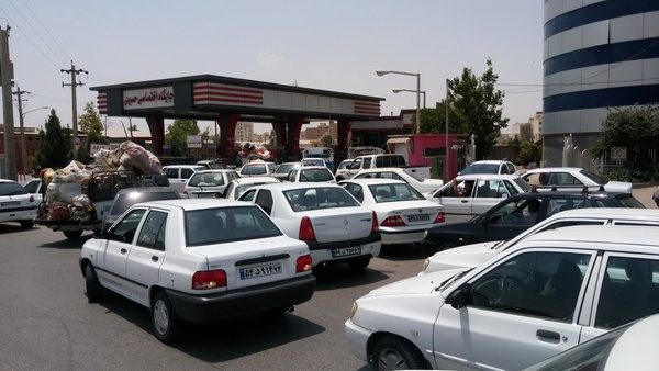 مشکل کمبود بنزین تا اواخر شهریور ادامه خواهد داشت