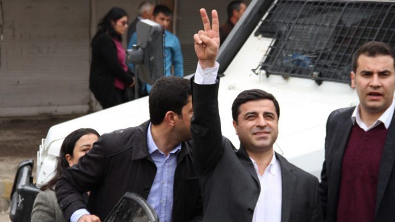 اردوغان یک رئیس جمهور نمایشی است، مملکت را دولت باغچه لی اداره می کند