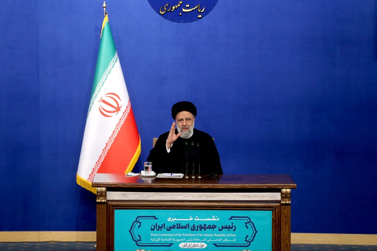مدیریت میدانی با مدیریت کارتابلی متفاوت است/ مثل برخی دولت‌ها منتظر تغییر نگاه بیگانگان نباشیم