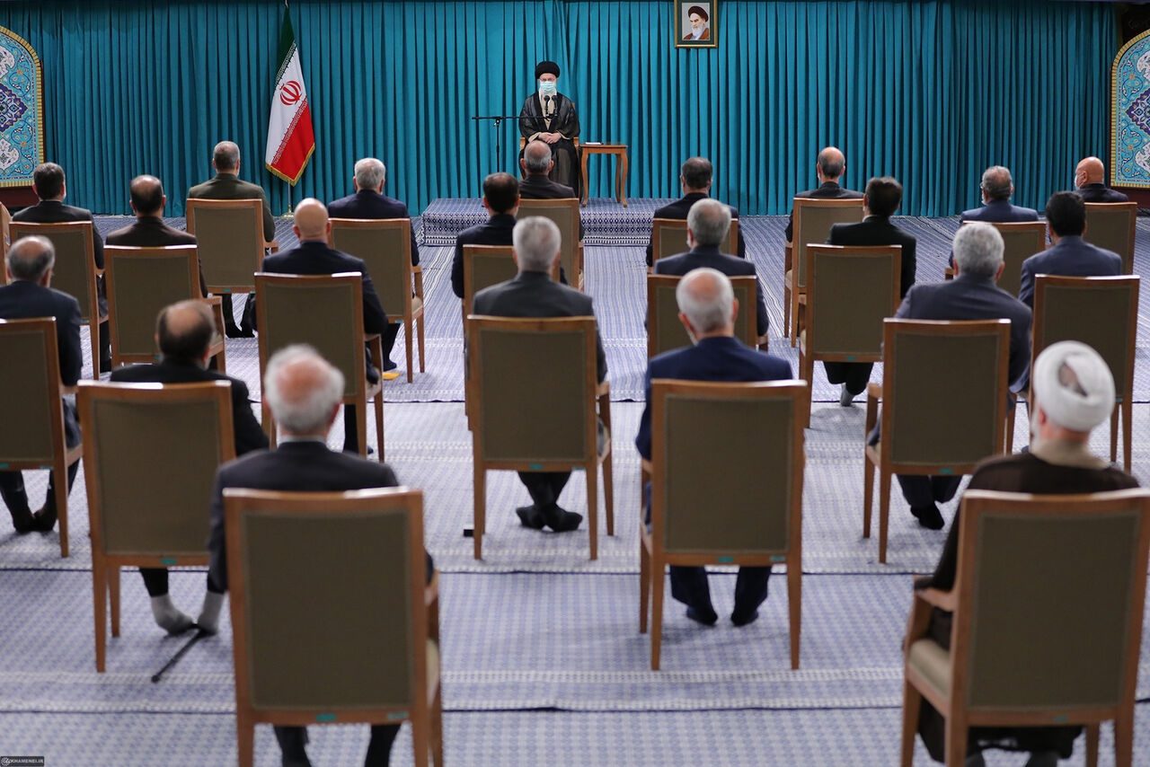رهبر انقلاب: به وعده‌ها عمل کنید تا آسیب نبینید/ لزوم انسجام مدیران اقتصادی و داشتن نظر واحد در مسائل گوناگون اقتصادی