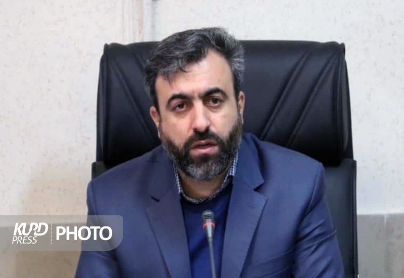 آینده کشور و نظام اسلامی در دستان نسل جوان و دانش آموز خواهد بود