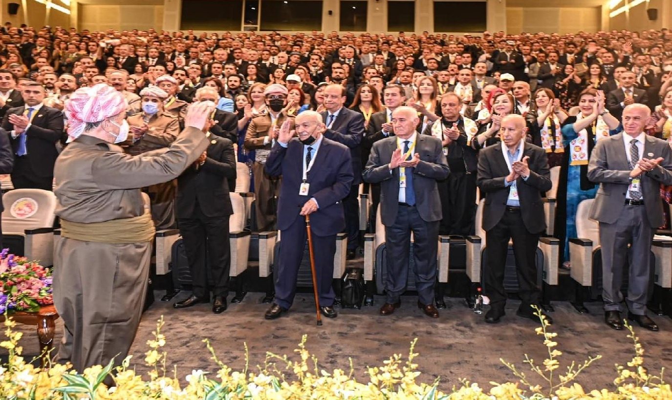 دەکرێت خەڵکی دیکەش کە پارتیش نەبن لە بارەگای بارزانی کار بکەن