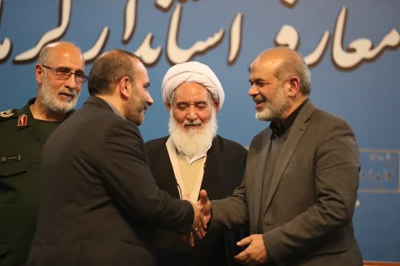  برای توسعه کرمانشاه دست یاری به سوی همه  دراز می کنم