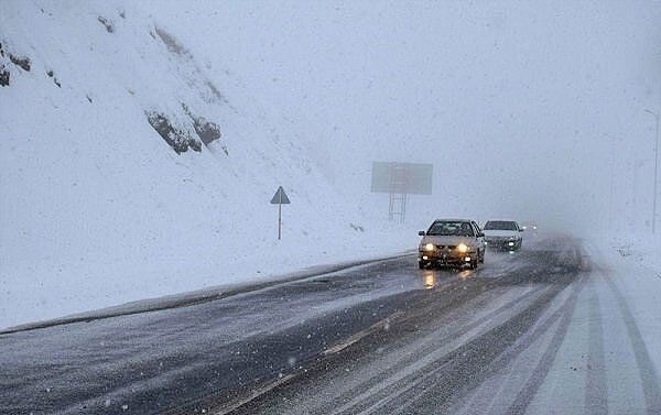 اختلال در تردد در جاده های ۲۰ استان