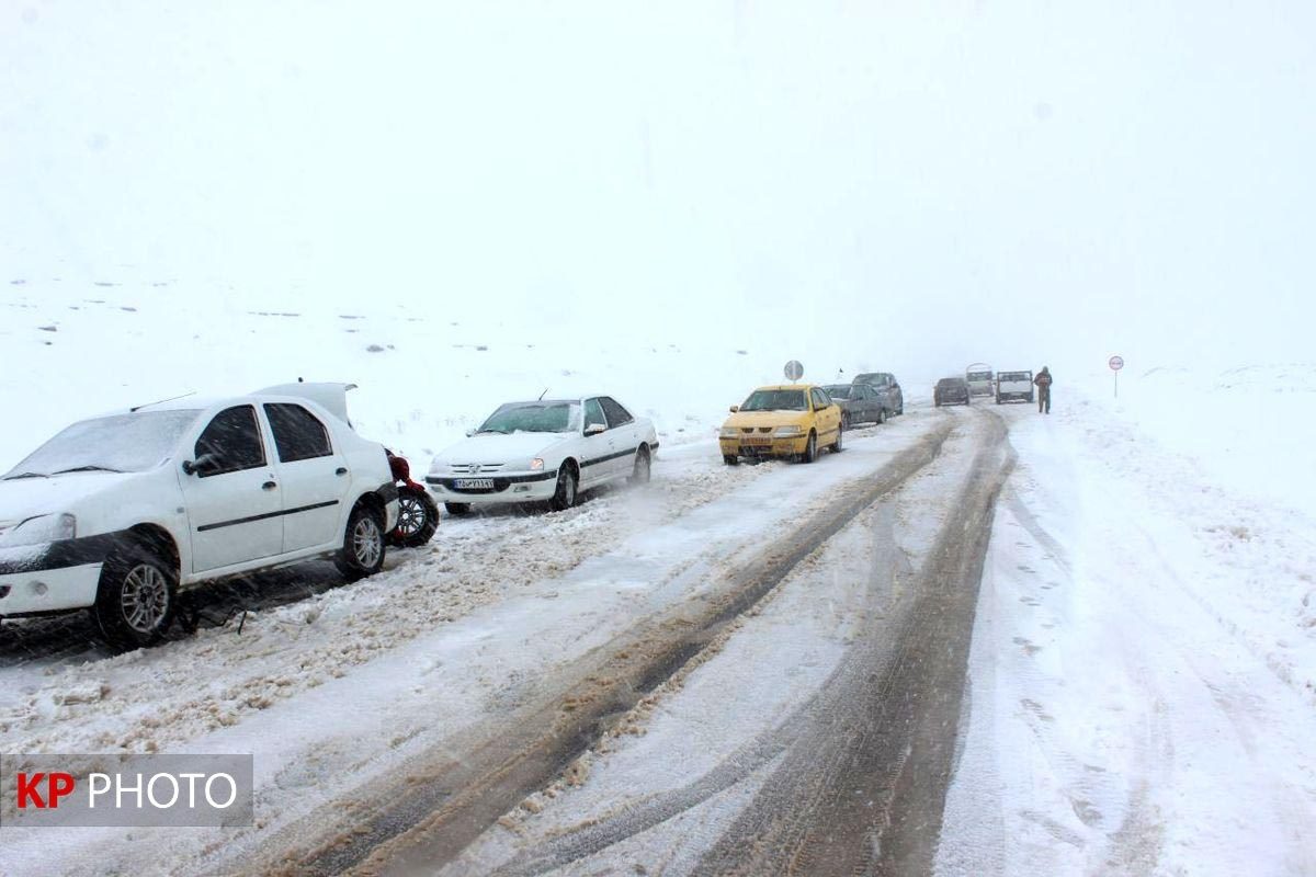تردد در گردنه‌های کردستان با زنجیر چرخ امکانپذیر است