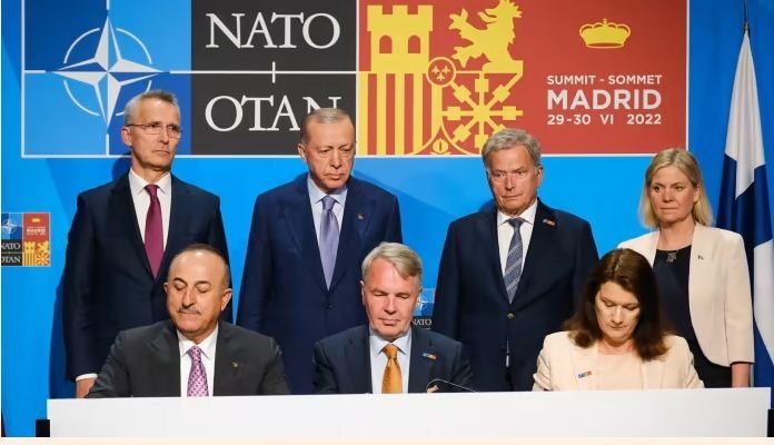 پیچیده تر شدن گسترش ناتو با ادامه اعتراضات کردها در سوئد و پیش شرط آمریکا