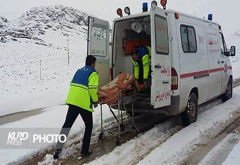 ۱۲ مادر باردار در برف و سرمای کردستان به مراکز درمانی منتقل شدند