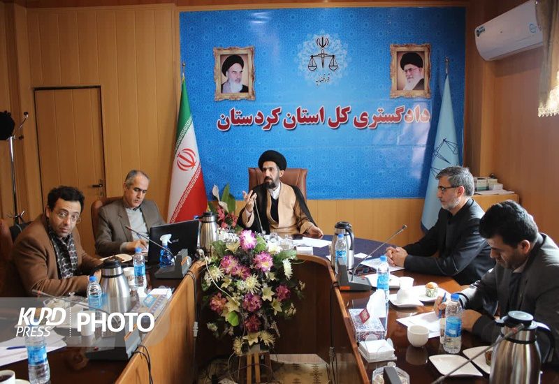نقش وکیل کمک به کشف حق و حقیقت و اجرای عدالت در جامعه است