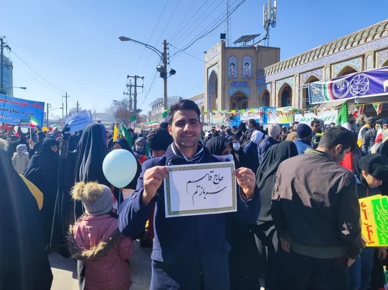 آینده انقلاب اسلامی در دست جوانان است