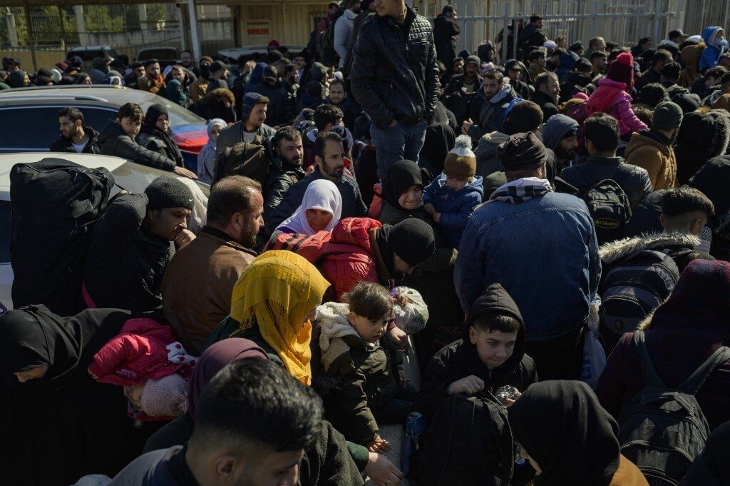Syrian refugees flock to border to flee Turkey earthquake wreckage
