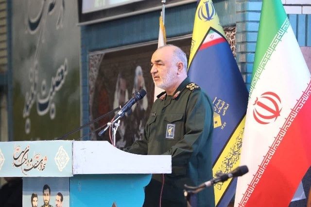 فرمانده کل سپاه پاسداران: جمهوری اسلامی زیر بار ظلم استکبار جهانی نرفت