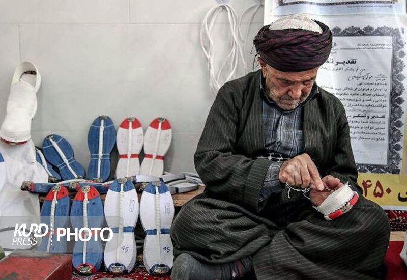 ۳۳ اثر از صنعتگران حوزه صنایع دستی کردستان موفق به دریافت مهر اصالت شد