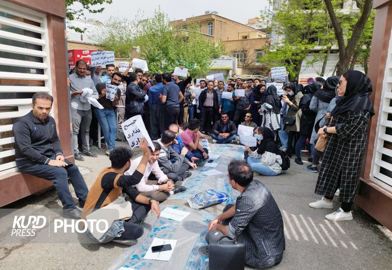 پرستاران کردستانی دوباره تجمع کردند/ ۴ ساعتِ بدون نتیجه