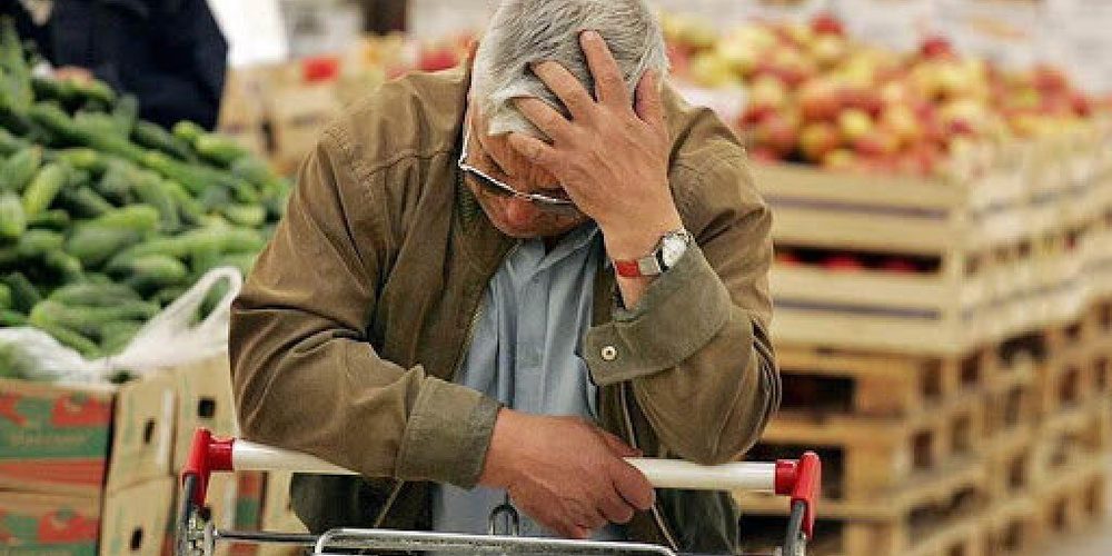 در بازار افسارگسیختگی وجود دارد/مسئولان ناظر کم‌کاری می‌کنند