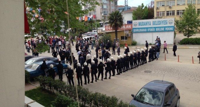 فرماندار شرناخ مردم روستاها را به عضویت در AKP مجبور می کند