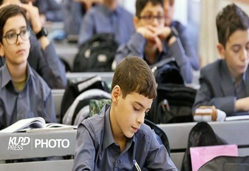 آغاز سال تحصیلی در کردستان با حضور ۳۲۰ هزار دانش آموز/همه کلاس ها معلم دارند