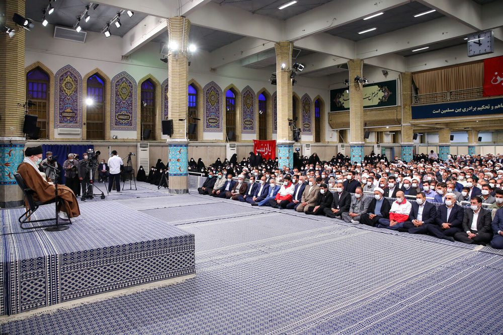 رهبر انقلاب: اگر حج نباشد امت اسلامی فروخواهد پاشید
