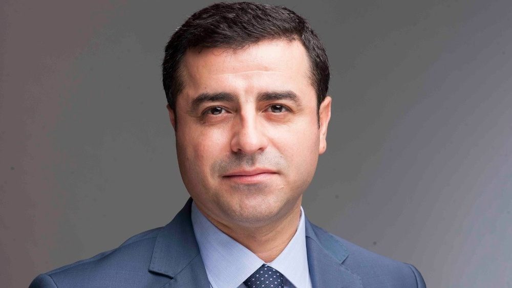 صلاح الدین دمیرتاش: از جایت بلند شو!