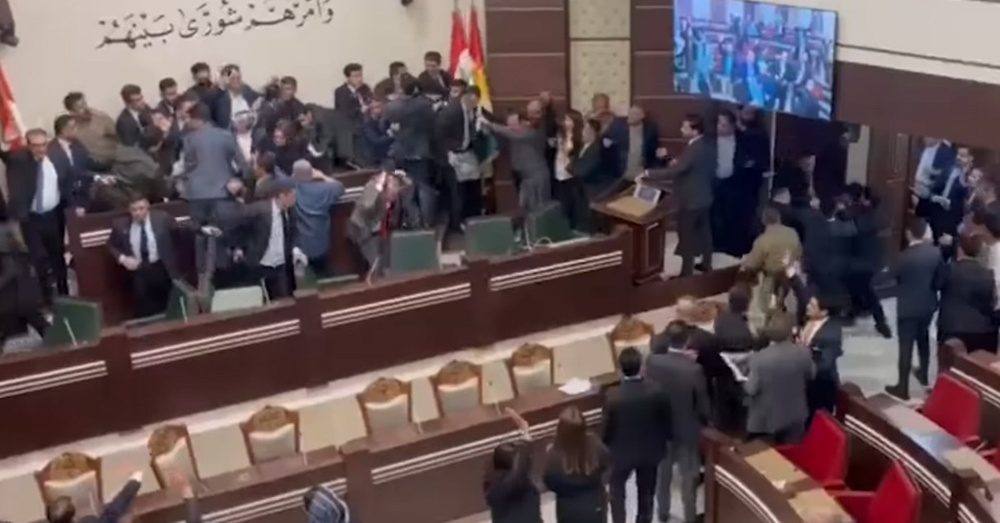 شه‌ڕێکى ده‌سته‌ویه‌خه‌ له‌نێو په‌رله‌مانتارانى یه‌کێتى و پارتى ڕوویدا