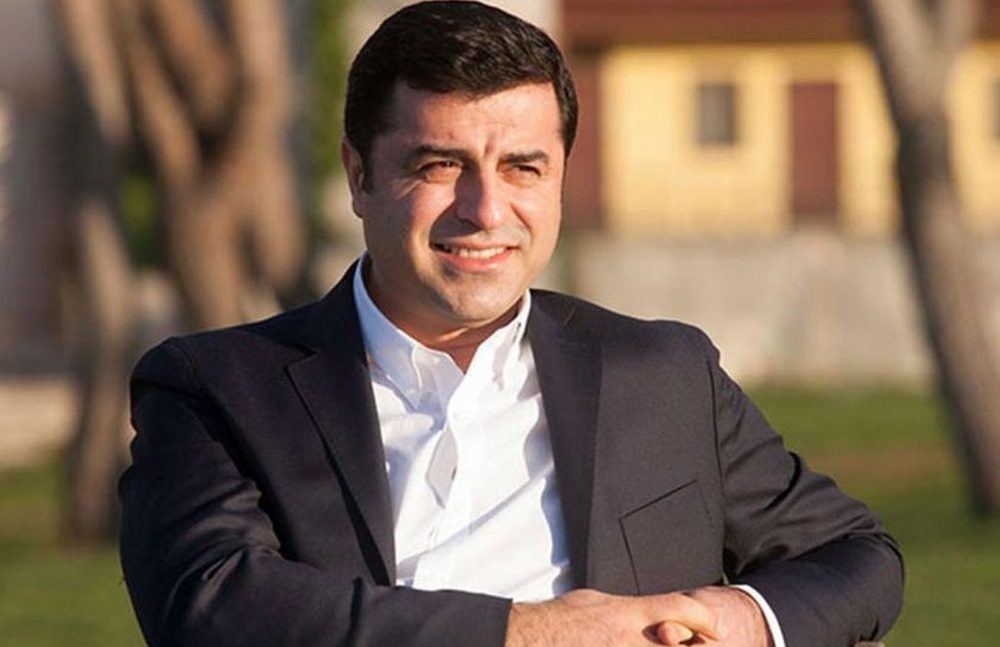 شما حتی نمی توانید کت من را آویزان کنید، چه برسد به خودم