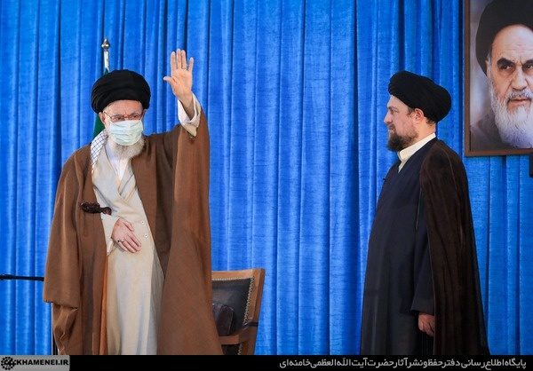رهبر انقلاب: نسل‌های جدید به آشنایی بیشتر با امام بزرگوار نیازمندند/ایمان و امید کلید حل تمام مشکلات است