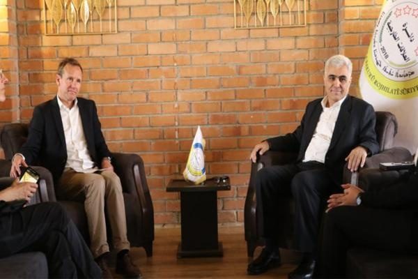 تحویل ۱۴ زن و کودک خانواده‌های داعش به هیئتی دانمارکی توسط مدیریت خودگردان