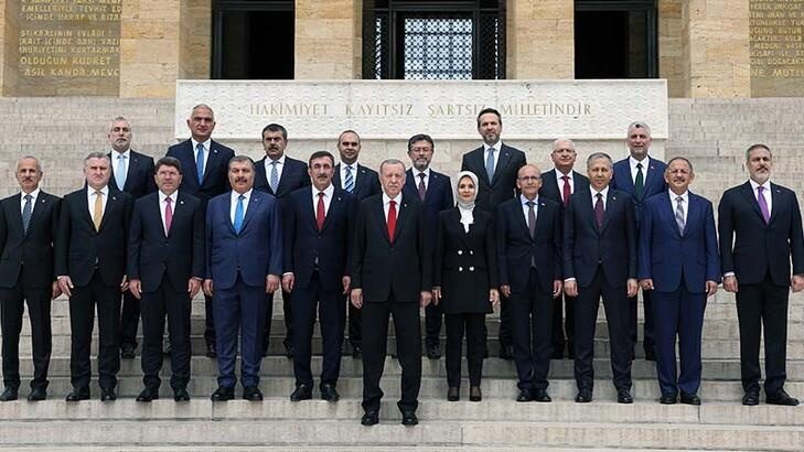 اردوغان در حال بازسازی حزب و دولت خود است