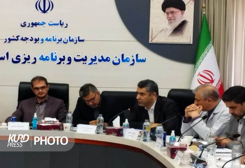 پهن کردن فرش قرمز در کردستان تنها برای سرمایه گذاران خارجی است/ پیش پای داخلی ها چرا سنگ می اندازید؟