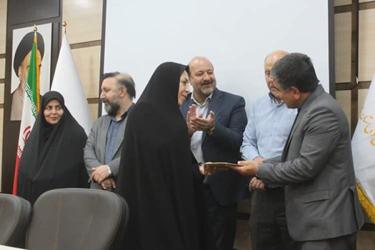 نکوداشت آقای نویسنده در روز قلم / خداداد ابراهیمی تقدیر شد