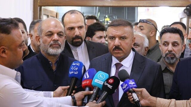 دیدار وزیر کشور با همتای عراقی در زرباطیه عراق / گذرنامه خاص برای سفر اربعین صادر می‌شود