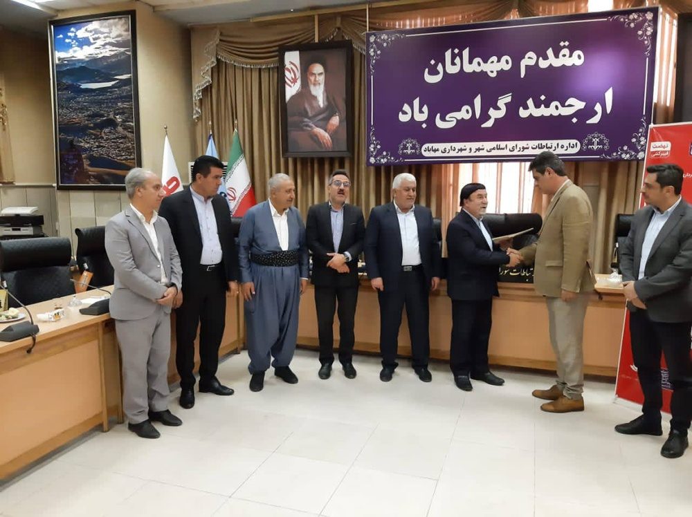 تفاهم نامه توسعه شبکه فیبر نوری مهاباد به امضا رسید