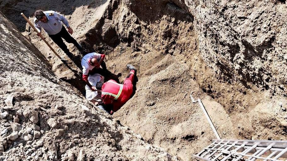 سقوط دیوار جان کارگر جوان بوکانی را گرفت