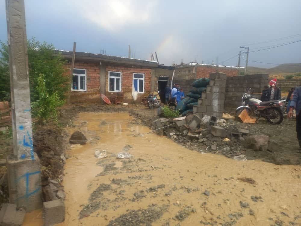 سیل و آبگرفتی در قطور خوی/راه قطور مسدود شدە است