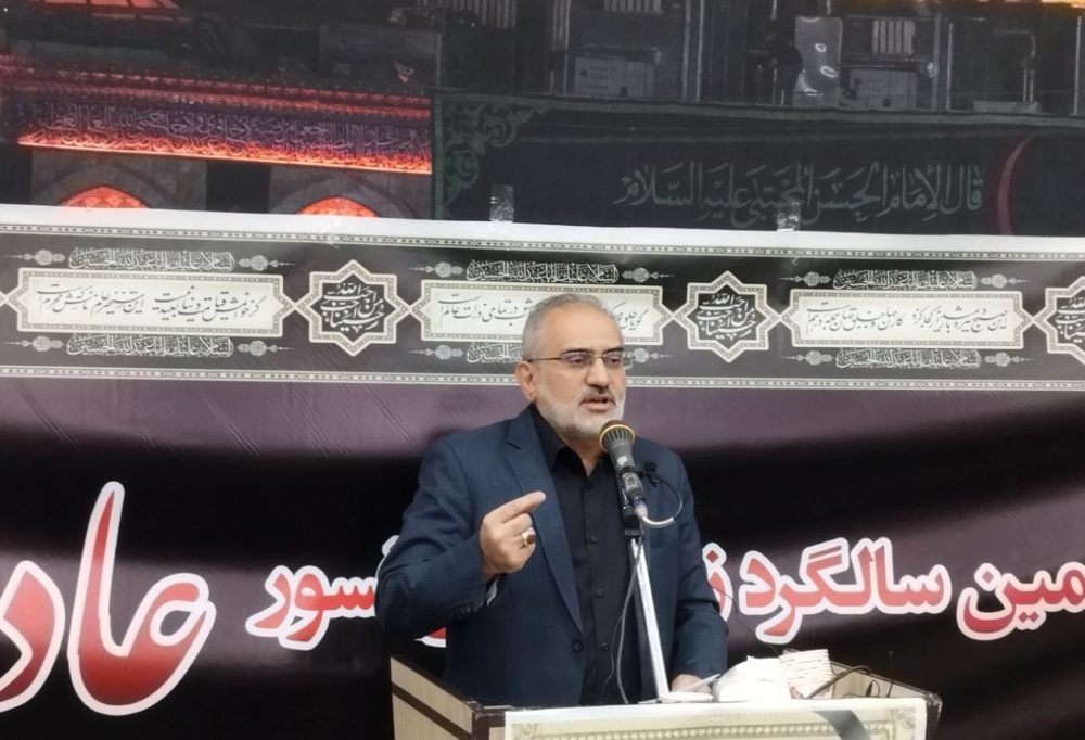 رویکرد اصلی دکتر آذر خدمت به مردم بود