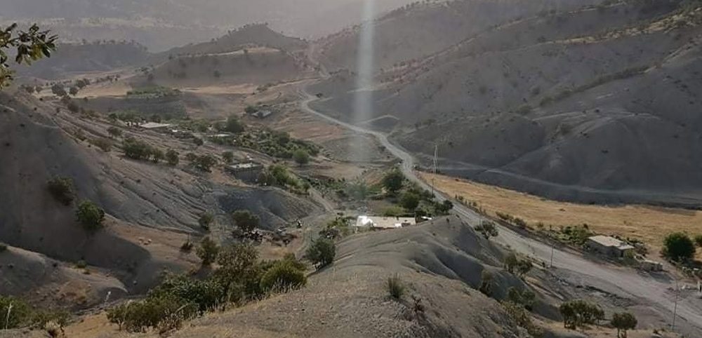 آتشسوزی و انفجار خودرو بر اثر بمباران منطقه ماوت در اقلیم کردستان