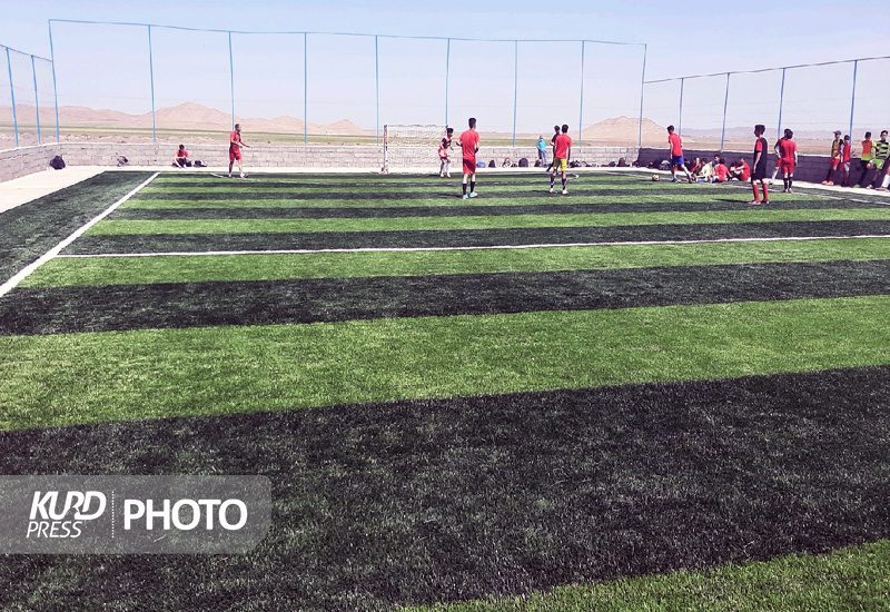زمین چمن مصنوعی روستای چاپان سقز به بهره برداری رسید