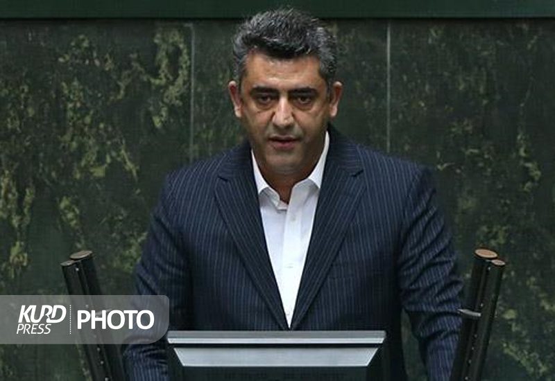 فرشادان: نخبگان کُرد در نظام اداری، فاقد امنیت شغلی و تکریم هستند/ بافته های دولت در کردستان پنبه می شود