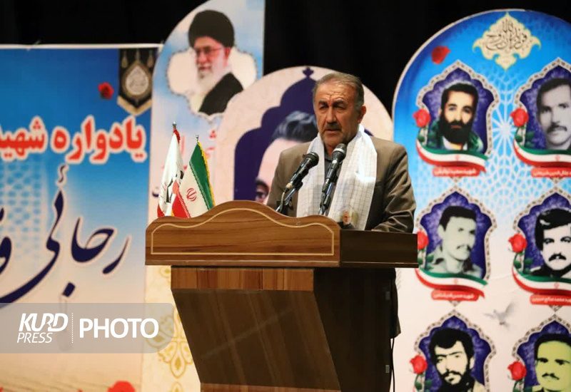 نهال مقدس انقلاب اسلامی با خون شهدا به درخت تنومند تبدیل شد