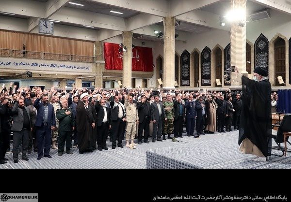رهبر انقلاب: ما در مقابل نقشه های دشمن به شدت جدی هستیم/ نگذارید دشمن وحدت ملی را بهم بزند