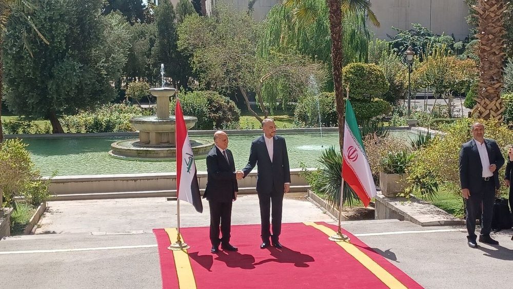 فواد حسین به تهران رسید