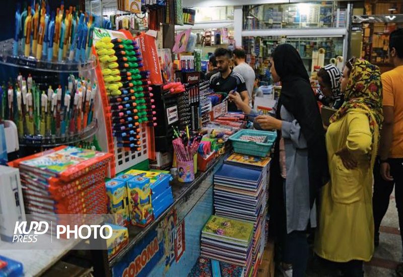 رنگ دلربای مدادرنگی ها و جیب های خالی و نگاه های حسرت بار