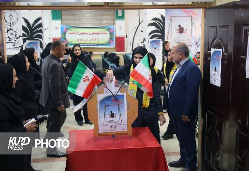 نواختن زنگ عاطفه ها در مدارس کردستان