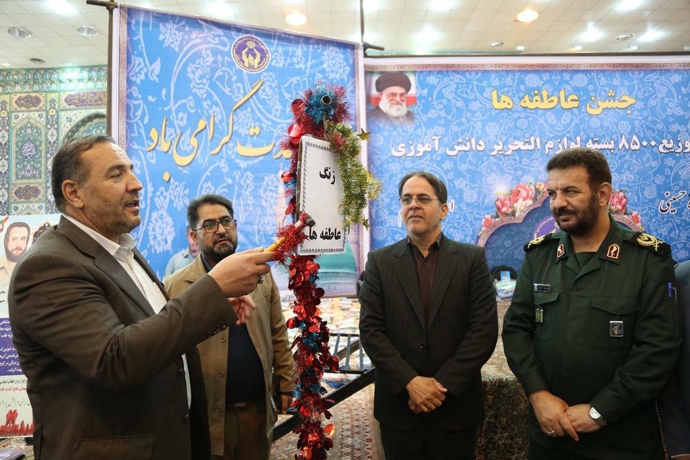 توزیع ۸۵۰۰ بسته نوشت افزار در بین دانش آموزان ایلامی
