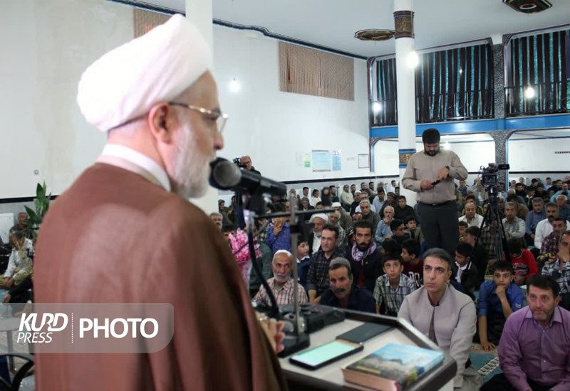 شخصیت رسول الله (ص) نمونه و الگوی مفیدی برای سالکان راه حقیقت است