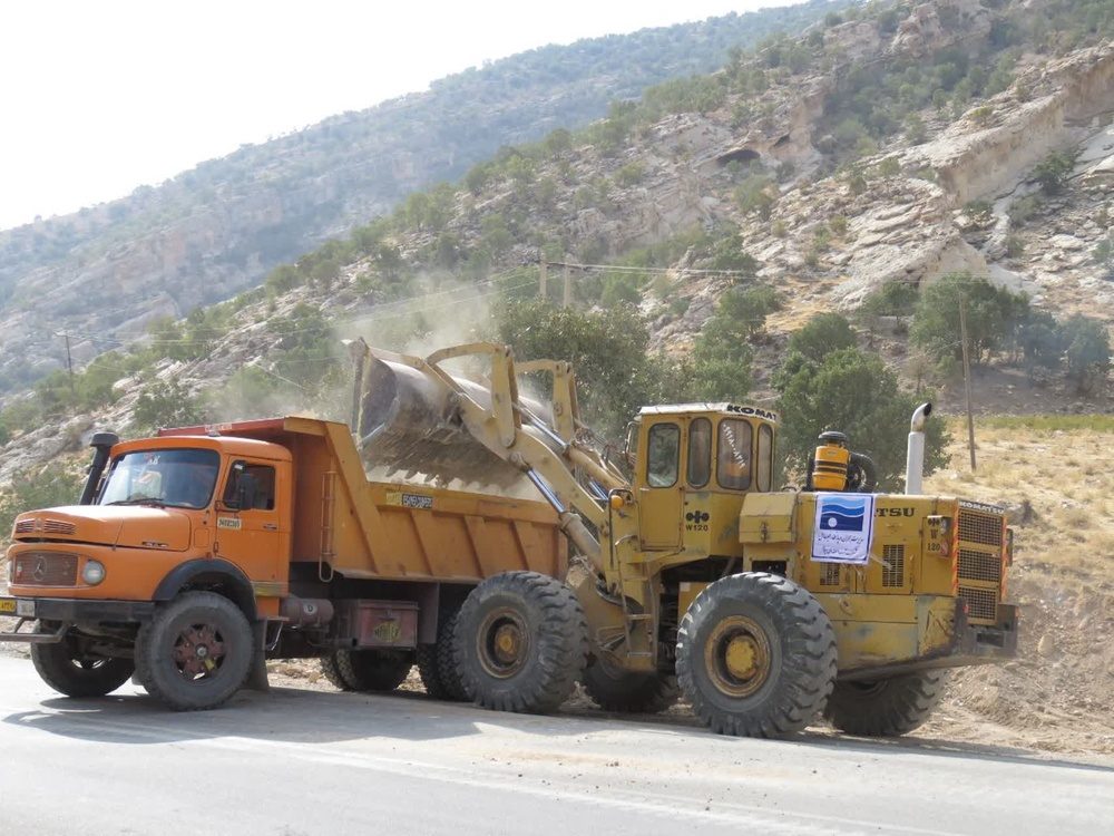 مسیل ورودی تنگه ارغوان ایلام لایروبی شد