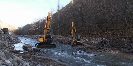 آزادسازی ٢ هکتار از بستر زرینه‌رود در میاندوآب