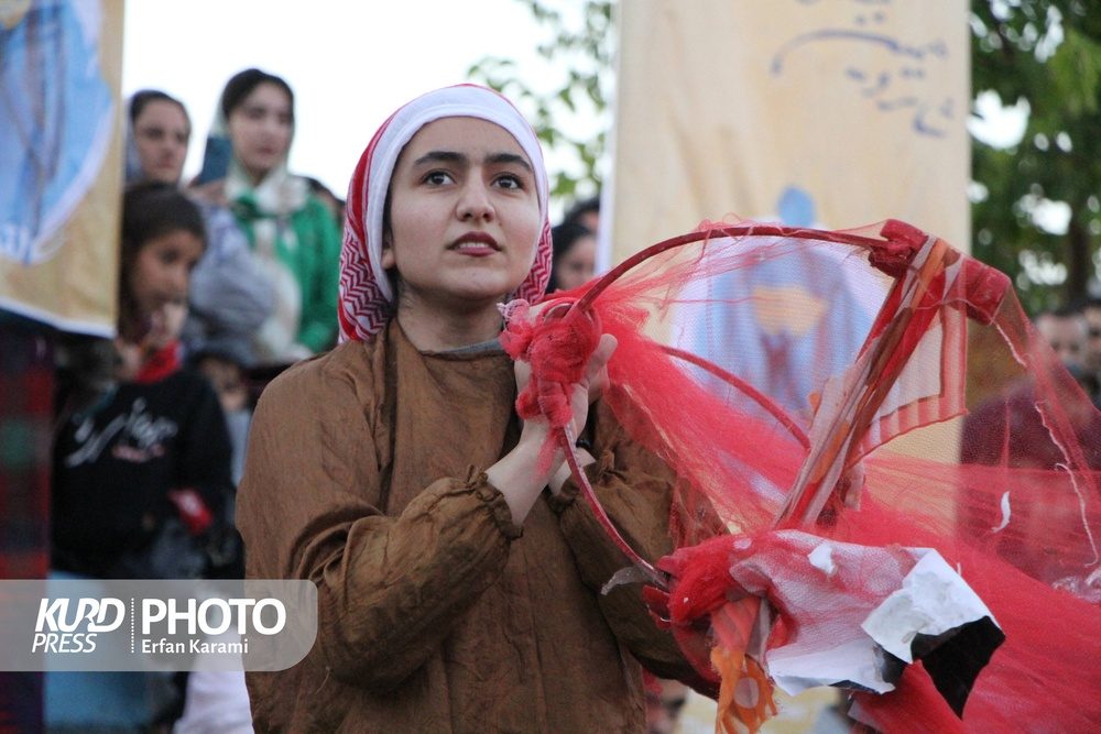 گزارش تصویری افتتاحیه  شانزدهمین جشنواره تئاتر خیابانی مریوان/عکس: عرفان کرمی